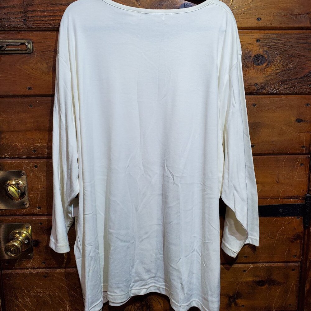 Woman's Plus Size Flower Designed Shirt - Picture 4 of 10